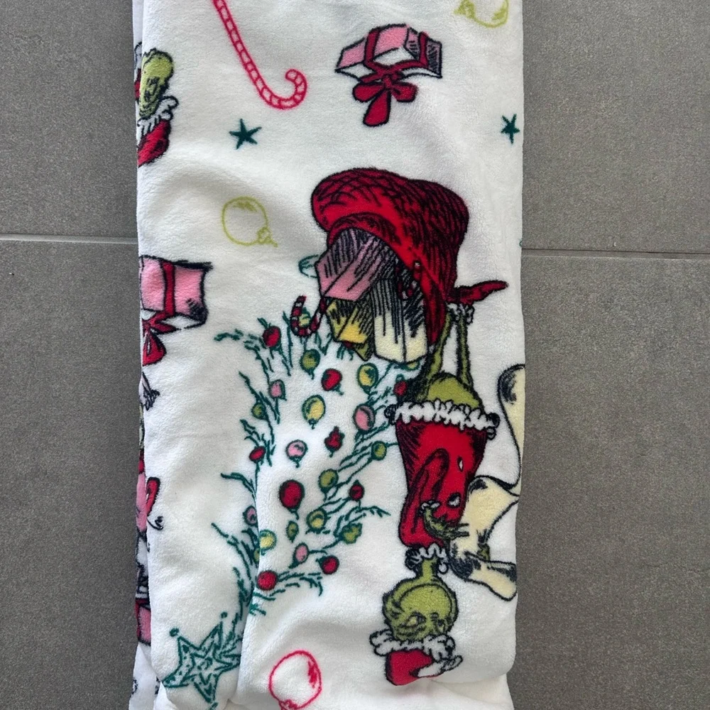 The Grinch Holiday Plush Blanket‎ Christmas Oversized Throw 50x70 NWOT
